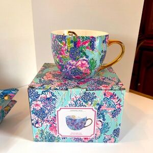 Lilly Pulitzer 22 oz ceramic mug in FanSea pattern. New in box.